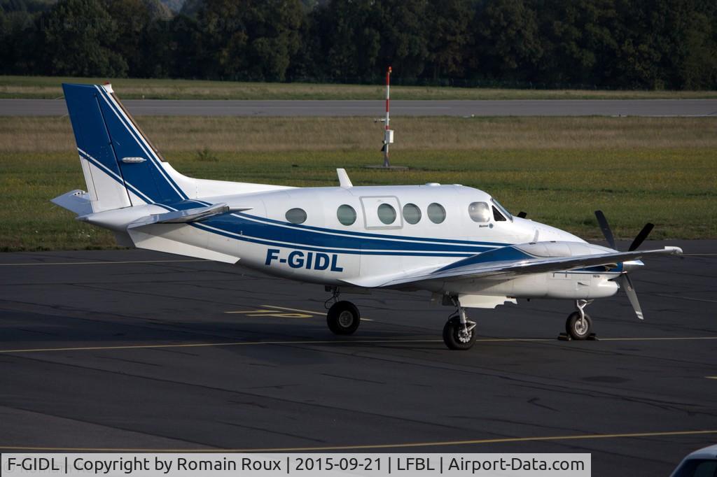 F-GIDL, 1989 Beech C90A King Air King Air C/N LJ-1224, Parked