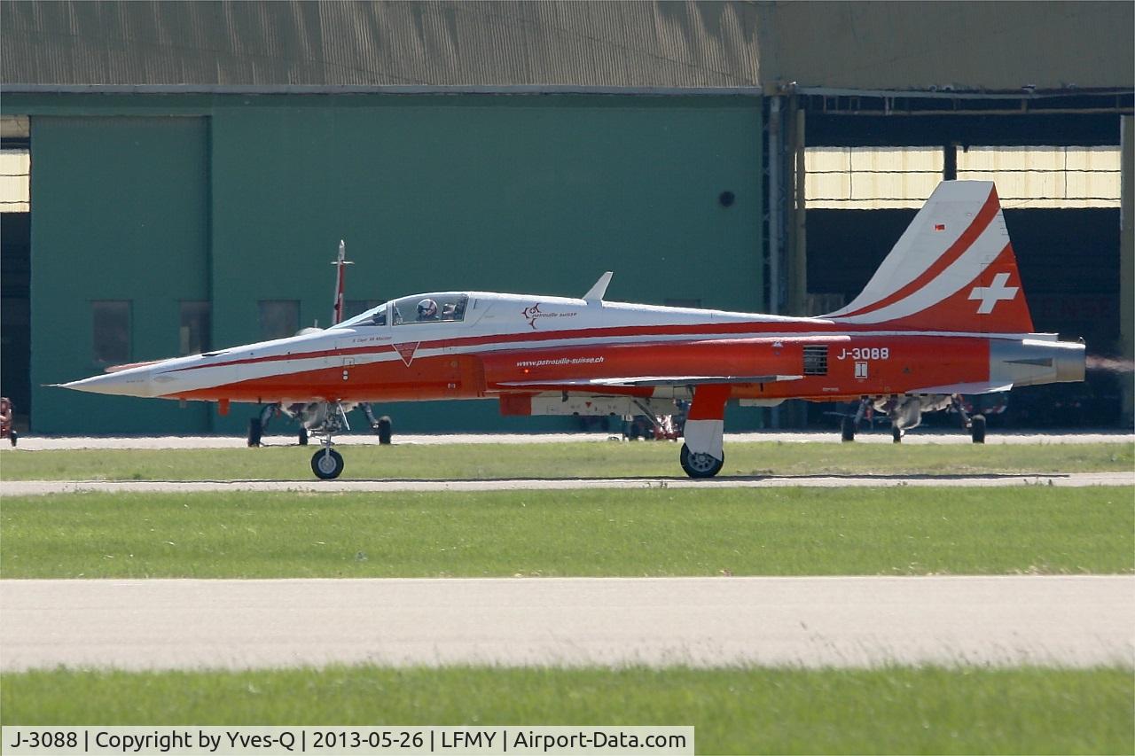 J-3088, Northrop F-5E Tiger II C/N L.1088, Swiss Air Force Northrop F-5E Tiger II, Taxiing to parking area, Salon De Provence Air Base 701 (LFMY) Open day 2013