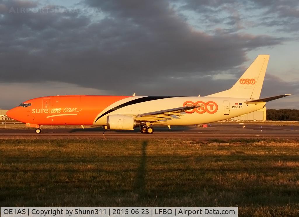 OE-IAS, 1998 Boeing 737-4M0 C/N 29209, Taxiing to the Cargo area...