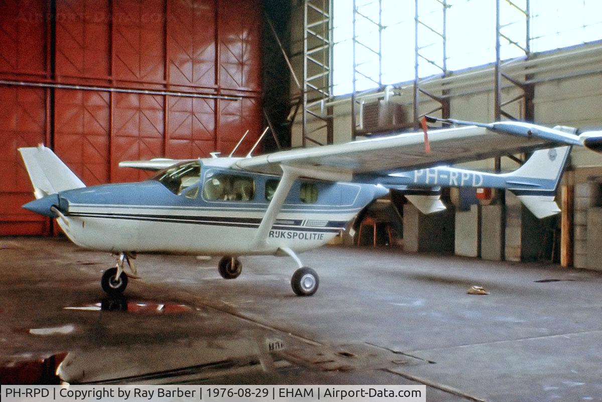 PH-RPD, 1973 Reims FA337G C/N 0058, R/Cessna F.337G Super Skymaster [0058] (Rijkspolitie) Amsterdam-Schiphol~PH 29/08/1976. From a slide.