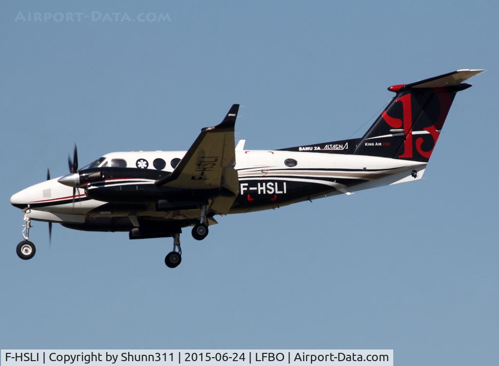 F-HSLI, 2012 Hawker Beechcraft B200GT King Air C/N BY-143, Landing rwy 32L