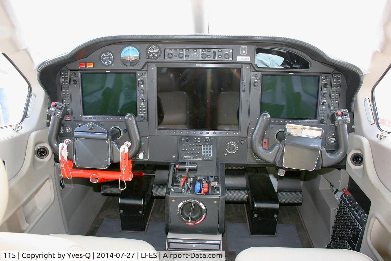 115, Socata TBM-700 C/N 115, Socata TBM-700, IClose view of cockpit, Guiscriff airfield (LFES) open day 2014