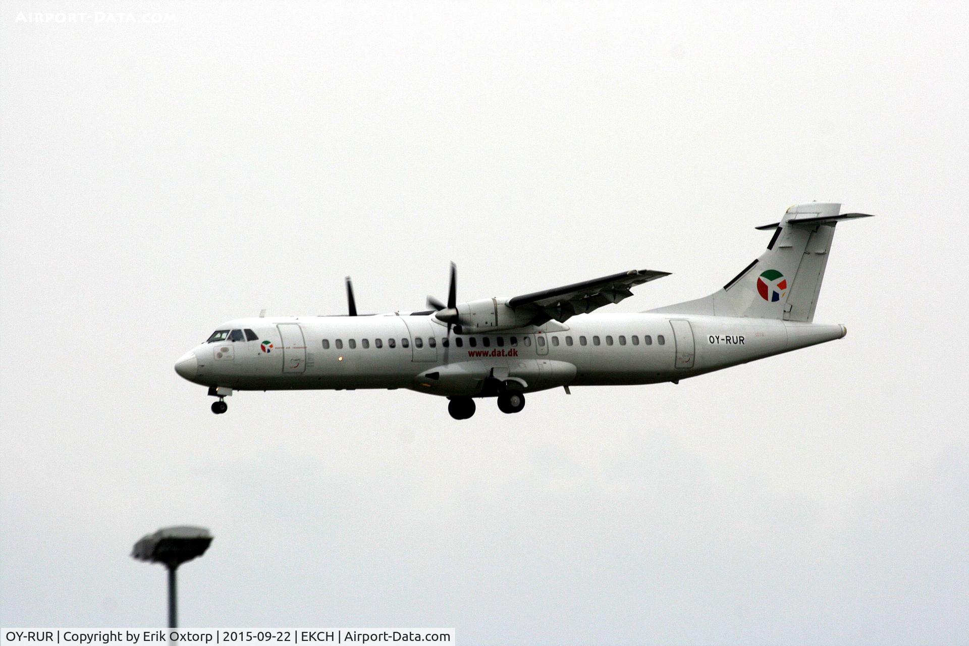 OY-RUR, 1989 ATR 72-201 C/N 145, OY-RUR landing rw 22L