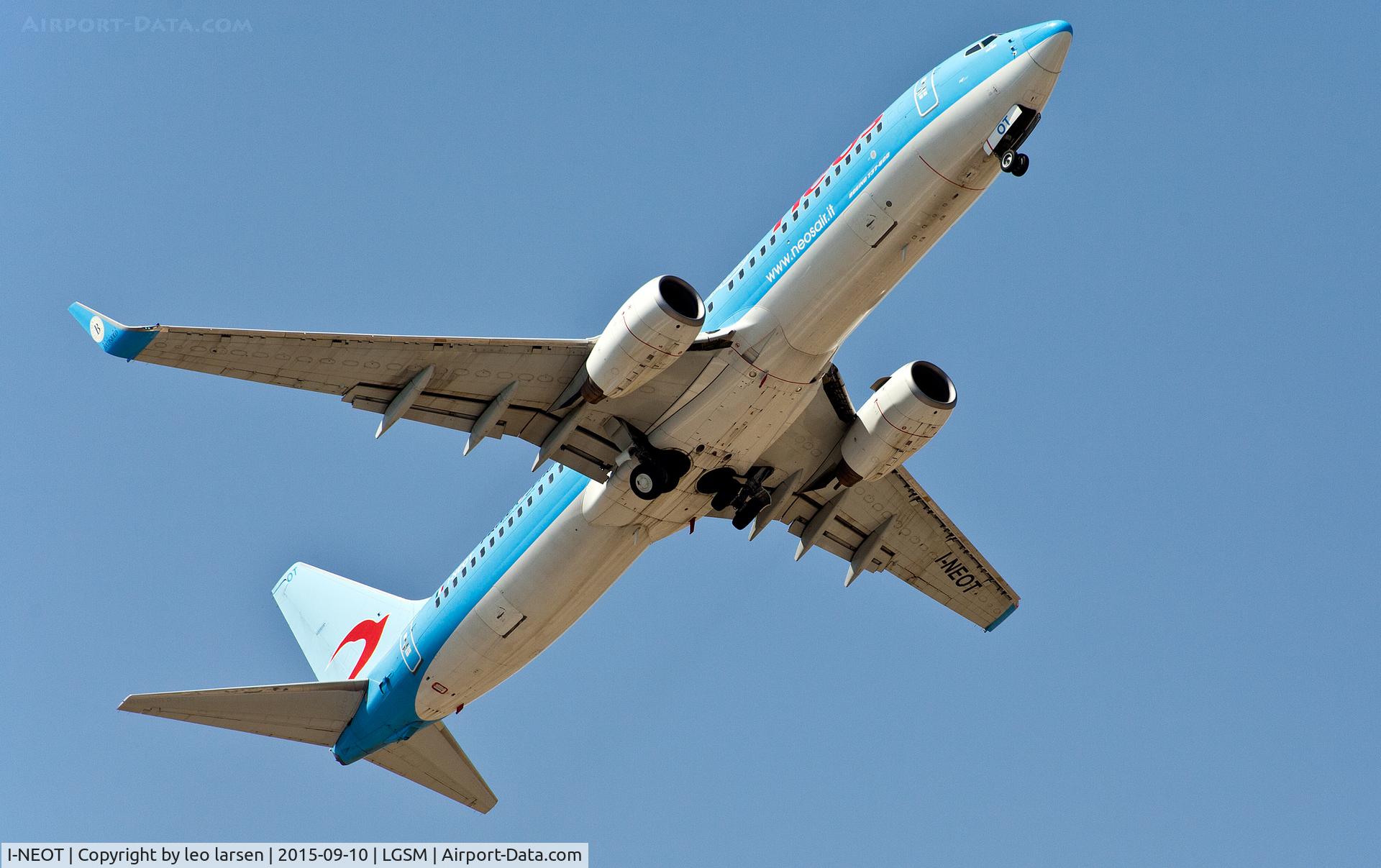 I-NEOT, 2002 Boeing 737-86N C/N 33004, Samos Greece 10.9.15