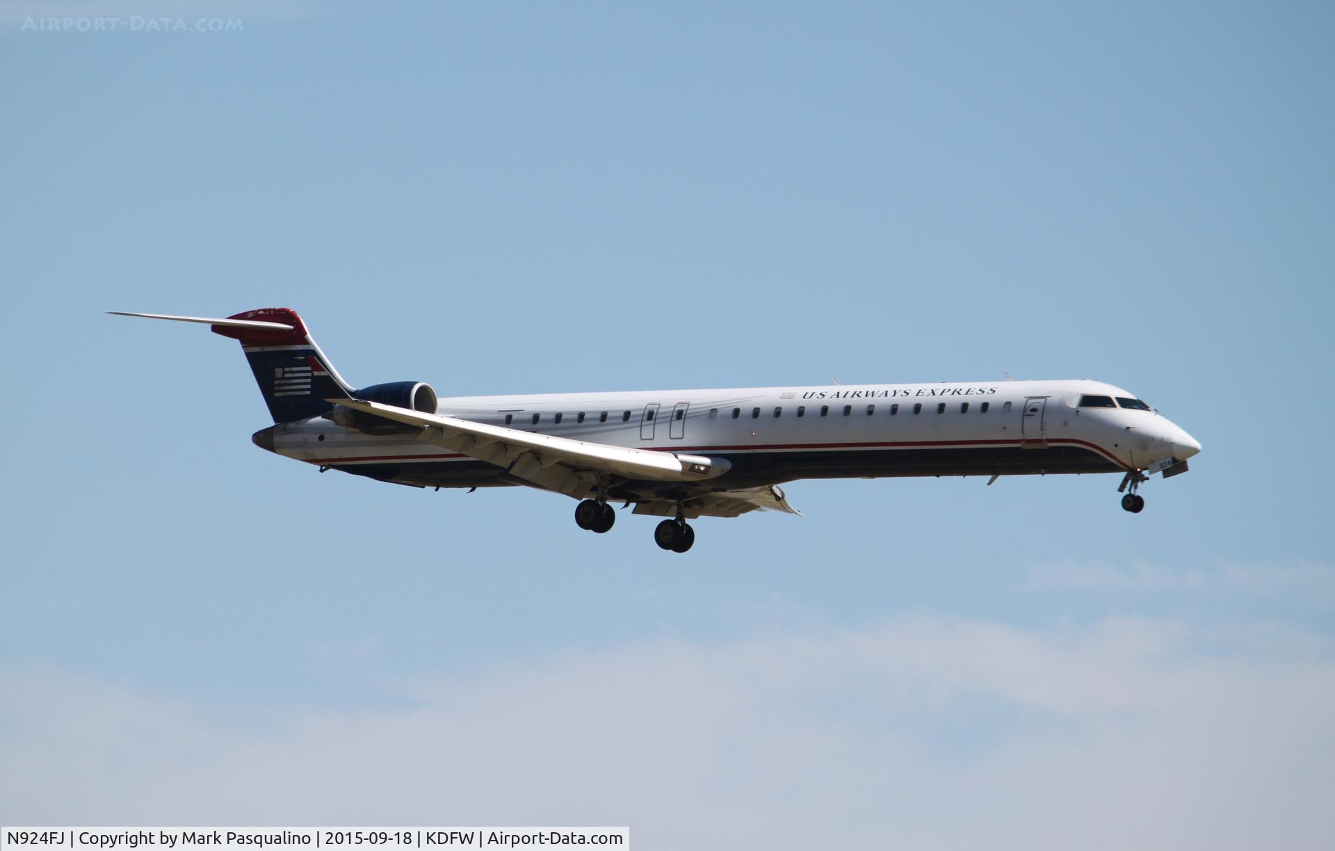 N924FJ, 2004 Bombardier CRJ-900ER (CL-600-2D24) C/N 15024, CL600-2D24