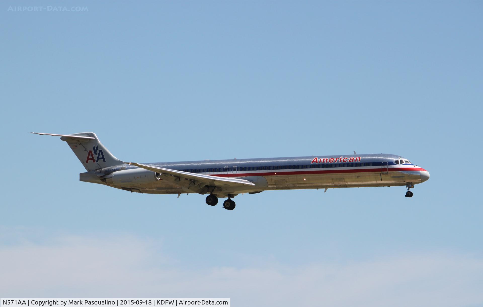 N571AA, 1987 McDonnell Douglas MD-83 (DC-9-83) C/N 49353, MD-83