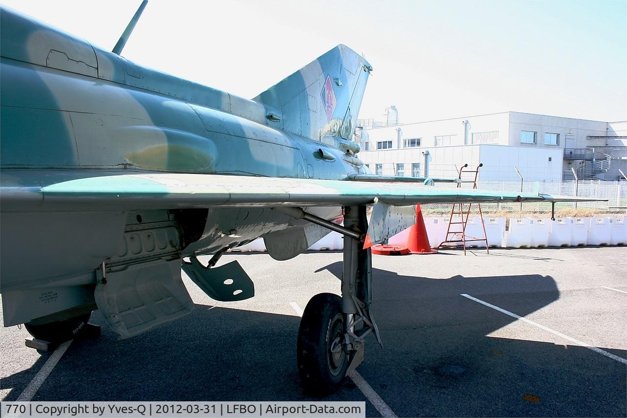 770, Mikoyan-Gurevich MiG-21SPS C/N 94A4509, Mikoyan-Gurevich MiG-21SPS, Close view of main landing gear, Preserved at Les Ailes Anciennes Museum, Toulouse-Blagnac