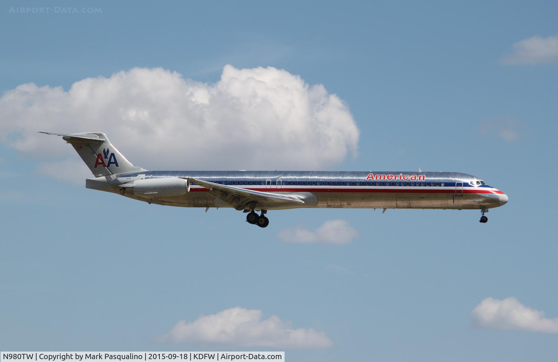 N980TW, 1999 McDonnell Douglas MD-83 (DC-9-83) C/N 53630, MD-83