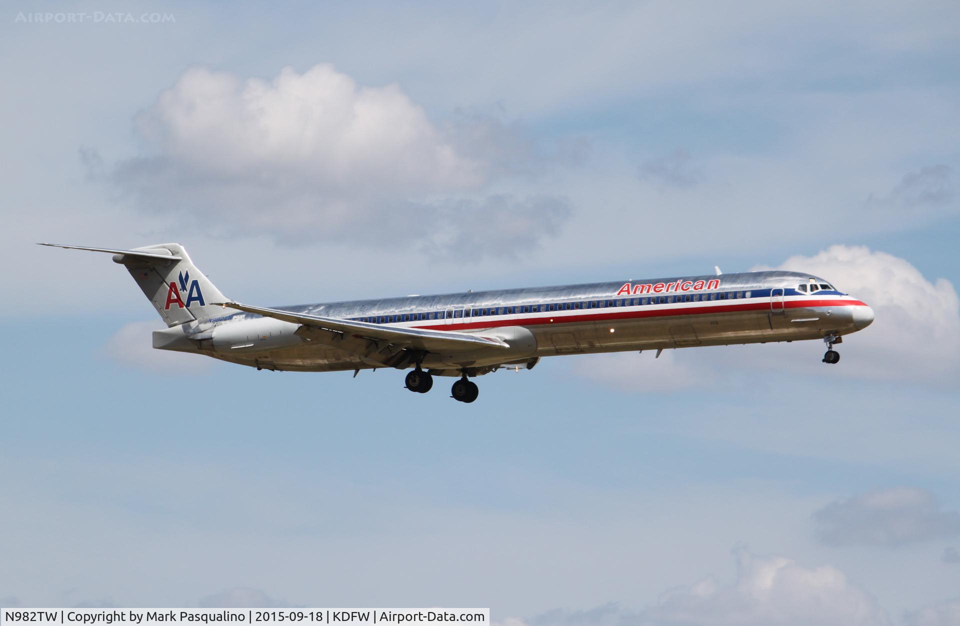 N982TW, 1999 McDonnell Douglas MD-83 (DC-9-83) C/N 53632, MD-83