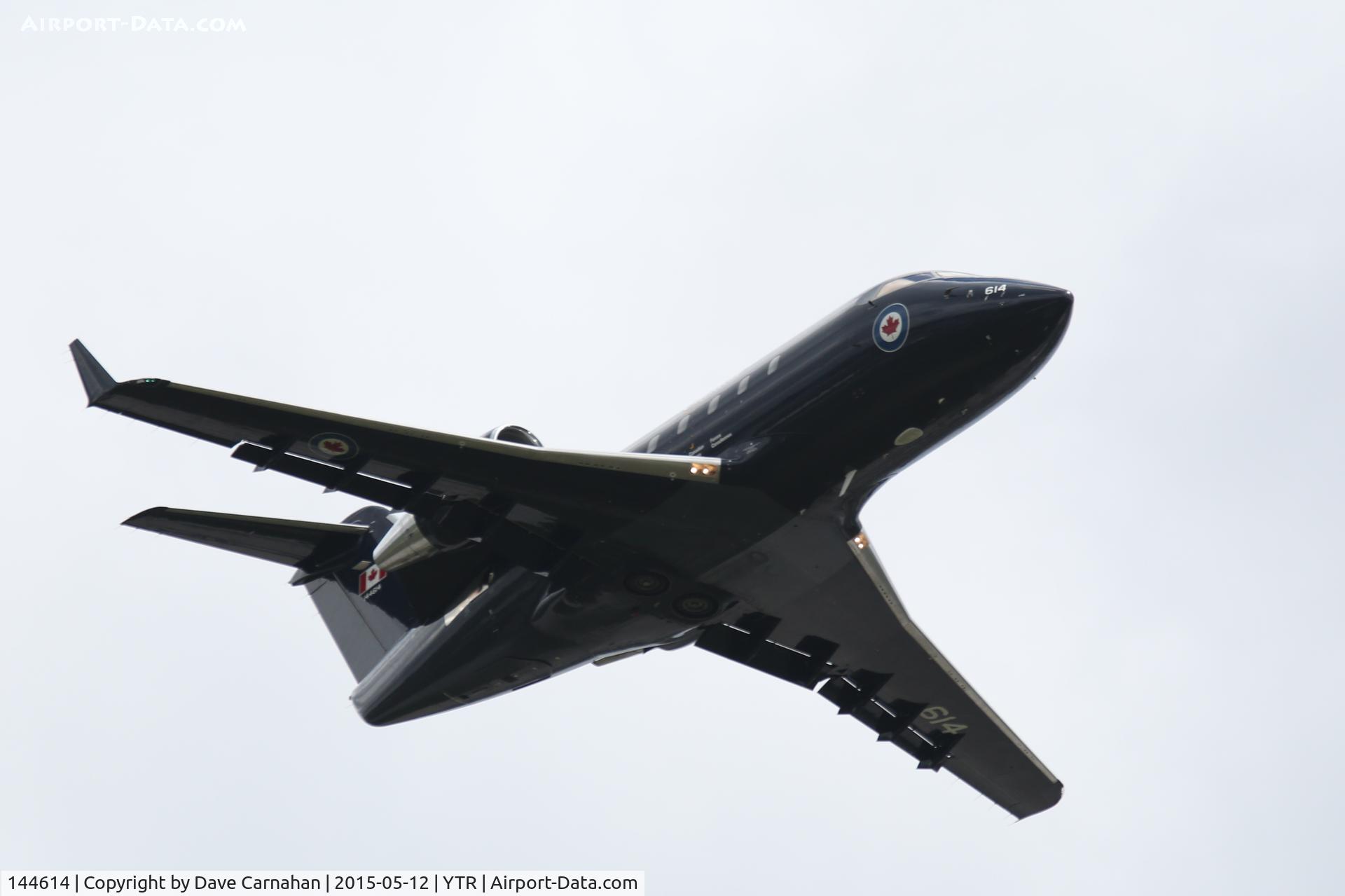 144614, 1986 Canadair CC-144B Challenger (601/CL-600-2A12) C/N 3036, In flight over CFB Trenton (YTR)