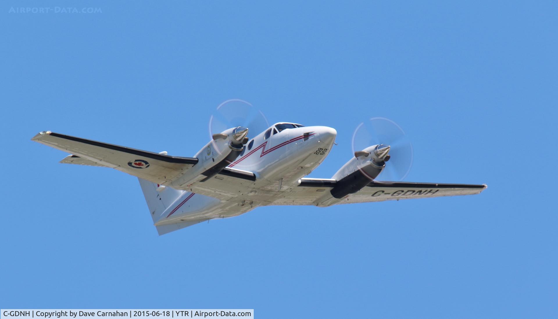 C-GDNH, 2006 Raytheon B200 King Air C/N BB-1946, Departing CFB Trenton (YTR).