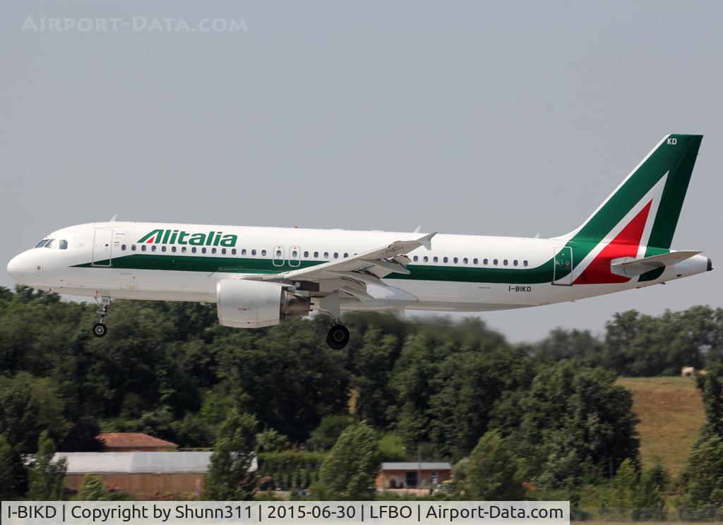 I-BIKD, 2001 Airbus A320-214 C/N 1457, Landing rwy 14R