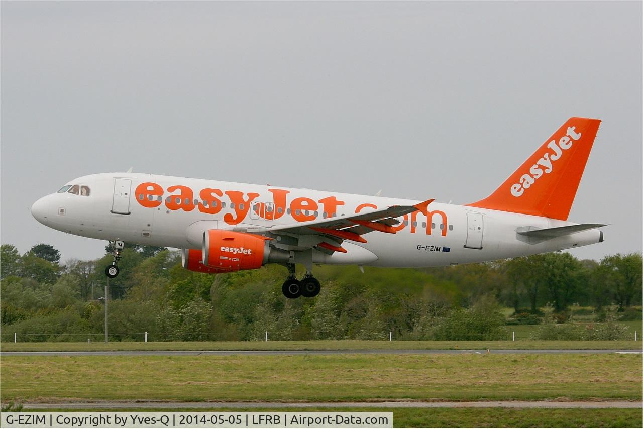 G-EZIM, 2005 Airbus A319-111 C/N 2495, Airbus A319-111, On final rwy 25L, Brest-Bretagne Airport (LFRB-BES)