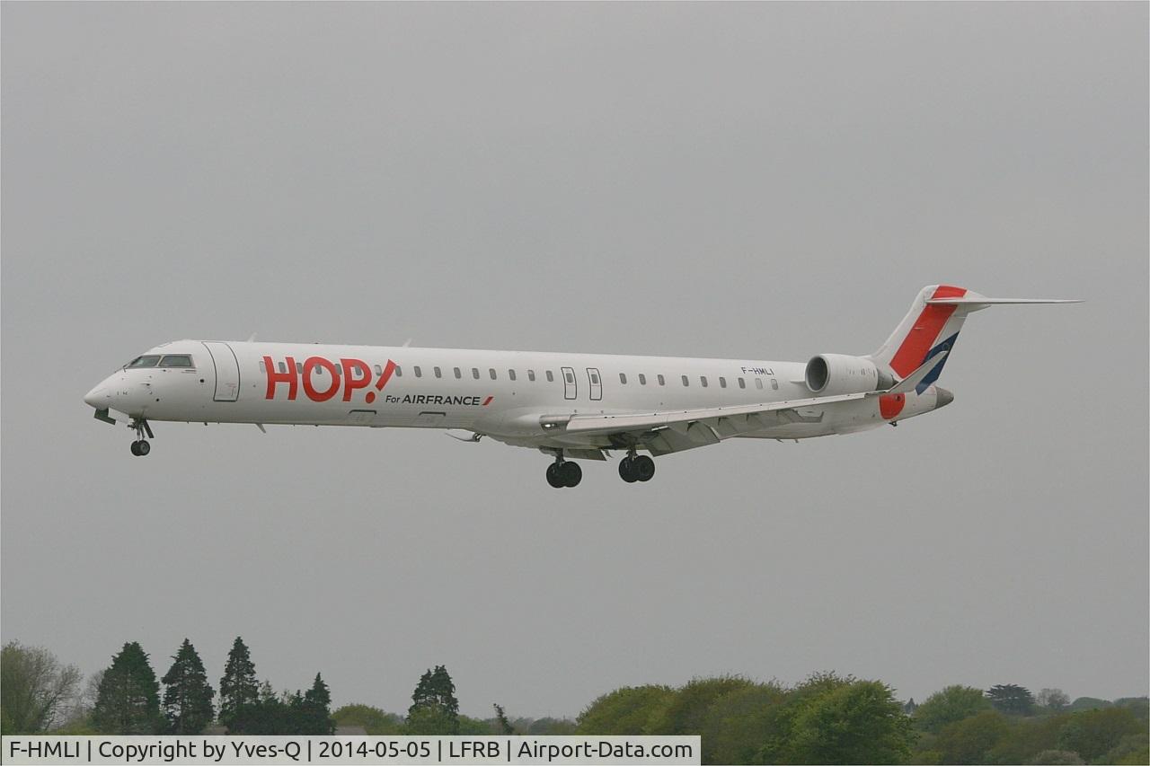F-HMLI, 2011 Bombardier CRJ-1000EL NG (CL-600-2E25) C/N 19014, Bombardier CRJ-1000, On final rwy 25L, Brest-Bretagne airport (LFRB-BES)