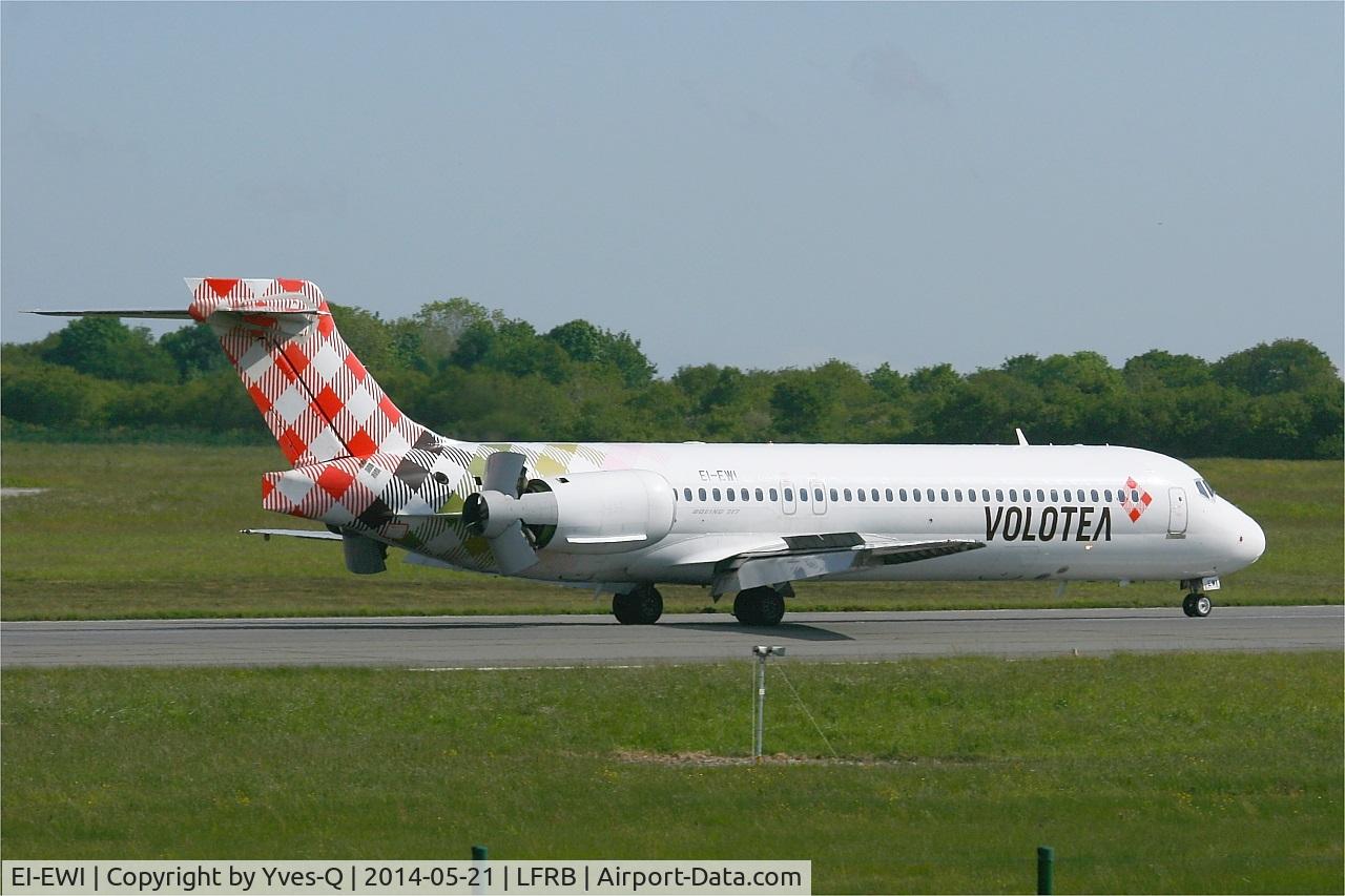 EI-EWI, 2003 Boeing 717-2BL C/N 55170, Boeing 717-2BL, Reverse thrust landing rwy 07R, Brest-Bretagne Airport (LFRB-BES)