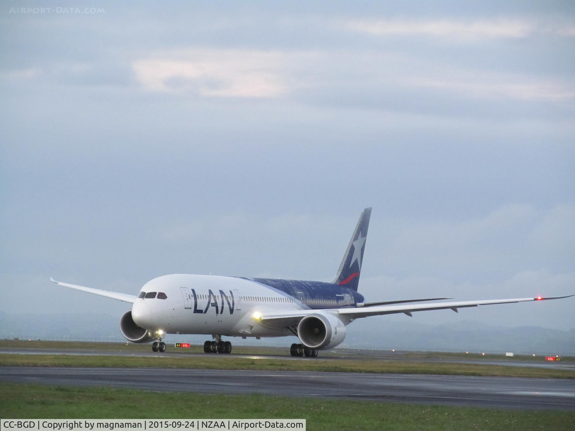 CC-BGD, 2015 Boeing 787-916 Dreamliner C/N 35322, taxying along for take off