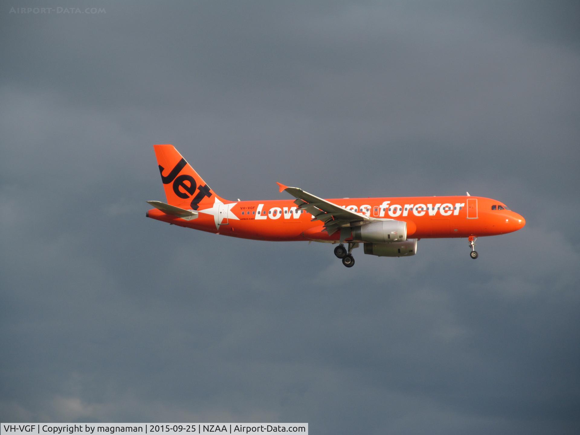 VH-VGF, 2010 Airbus A320-214 C/N 4497, short finals