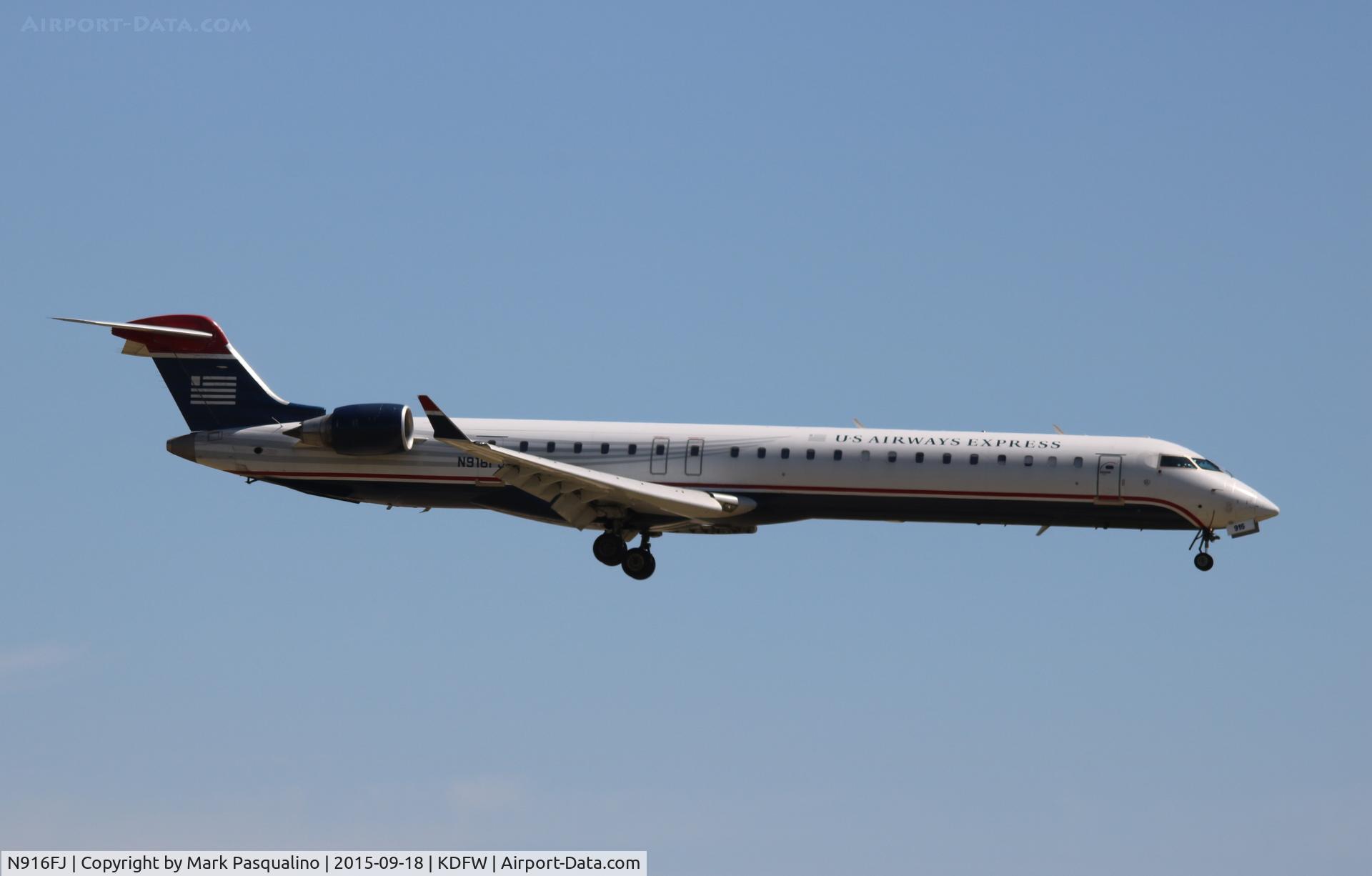 N916FJ, 2004 Bombardier CRJ-900ER (CL-600-2D24) C/N 15016, CL600-2D24