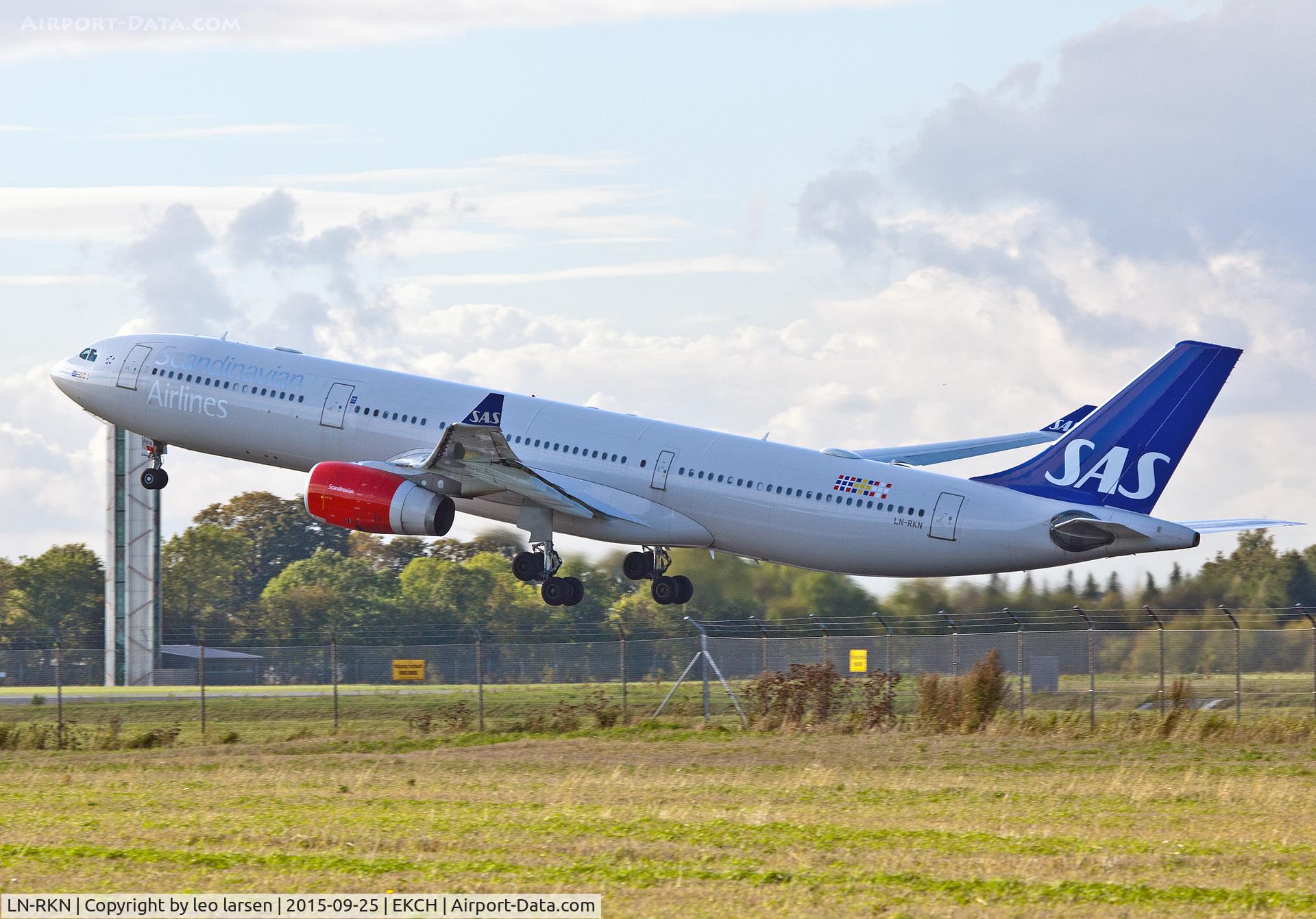 LN-RKN, 2003 Airbus A330-343X C/N 568, Copenhagen 25.9.15