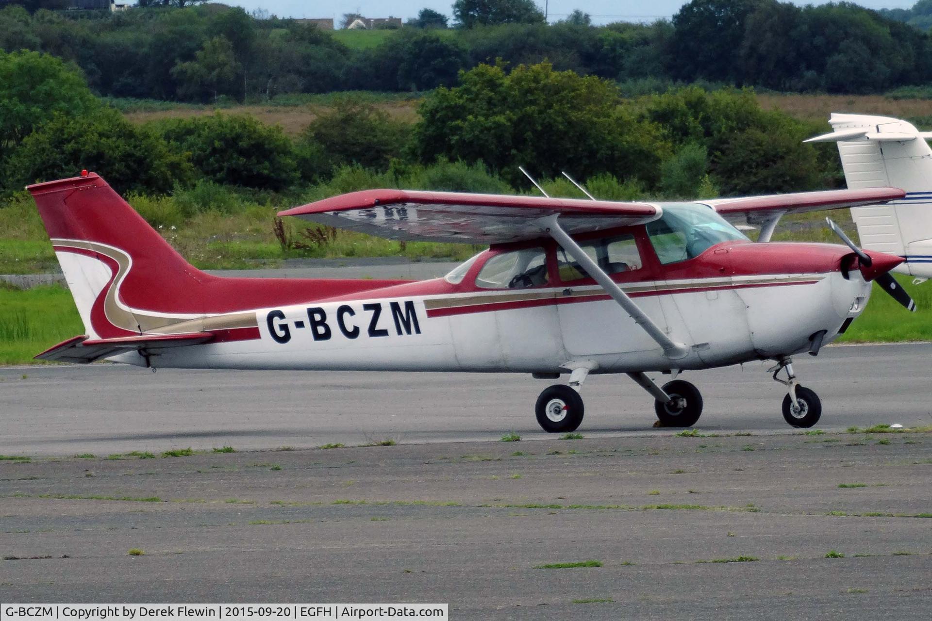 G-BCZM, 1975 Reims F172M Skyhawk Skyhawk C/N 1350, Skyhawk, Bodmin based, seen parked up.