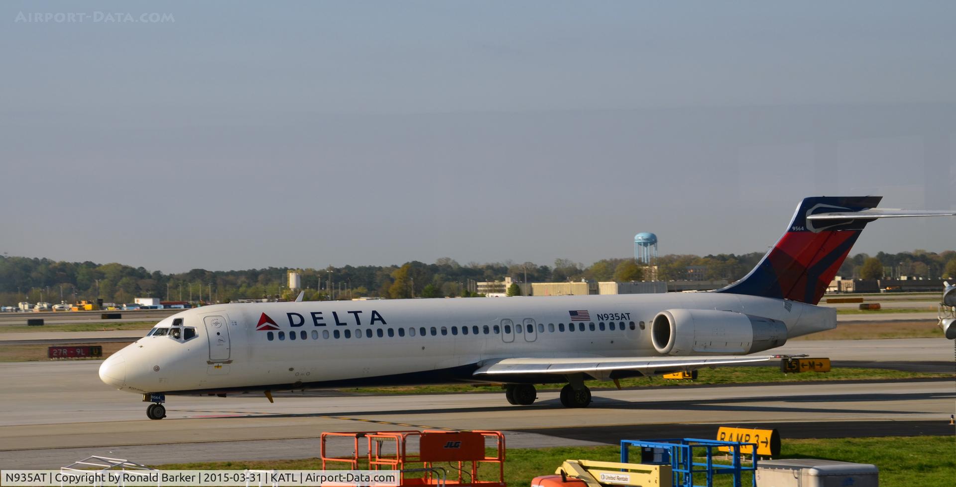 N935AT, 2000 Boeing 717-200 C/N 55069, Taxi Atlanta