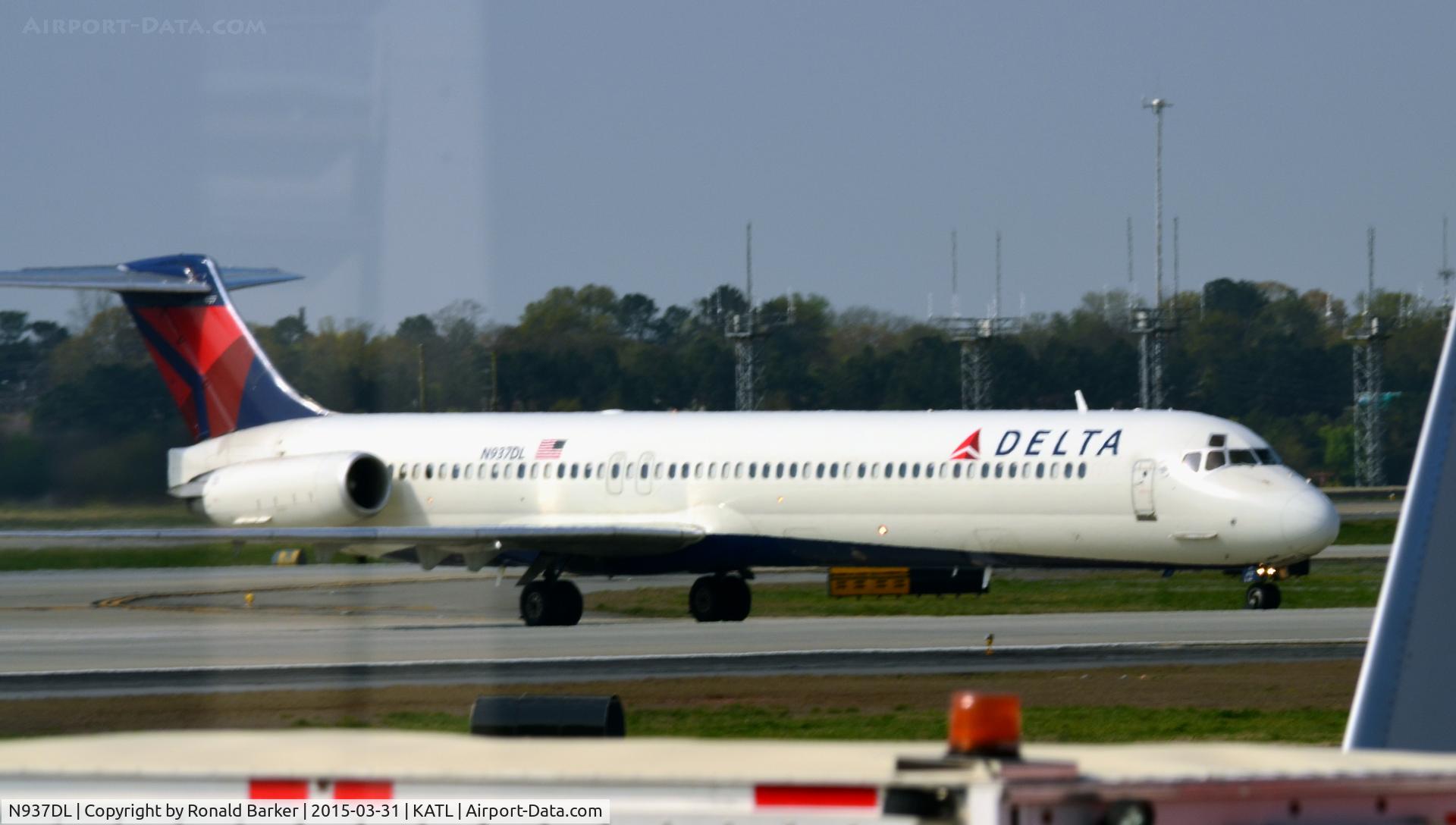 N937DL, 1989 McDonnell Douglas MD-88 C/N 49810, Taxi Atlanta