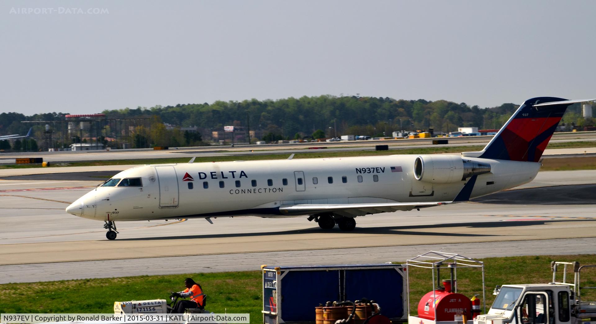 N937EV, 2005 Bombardier CRJ-200ER (CL-600-2B19) C/N 8042, Taxi Atlanta