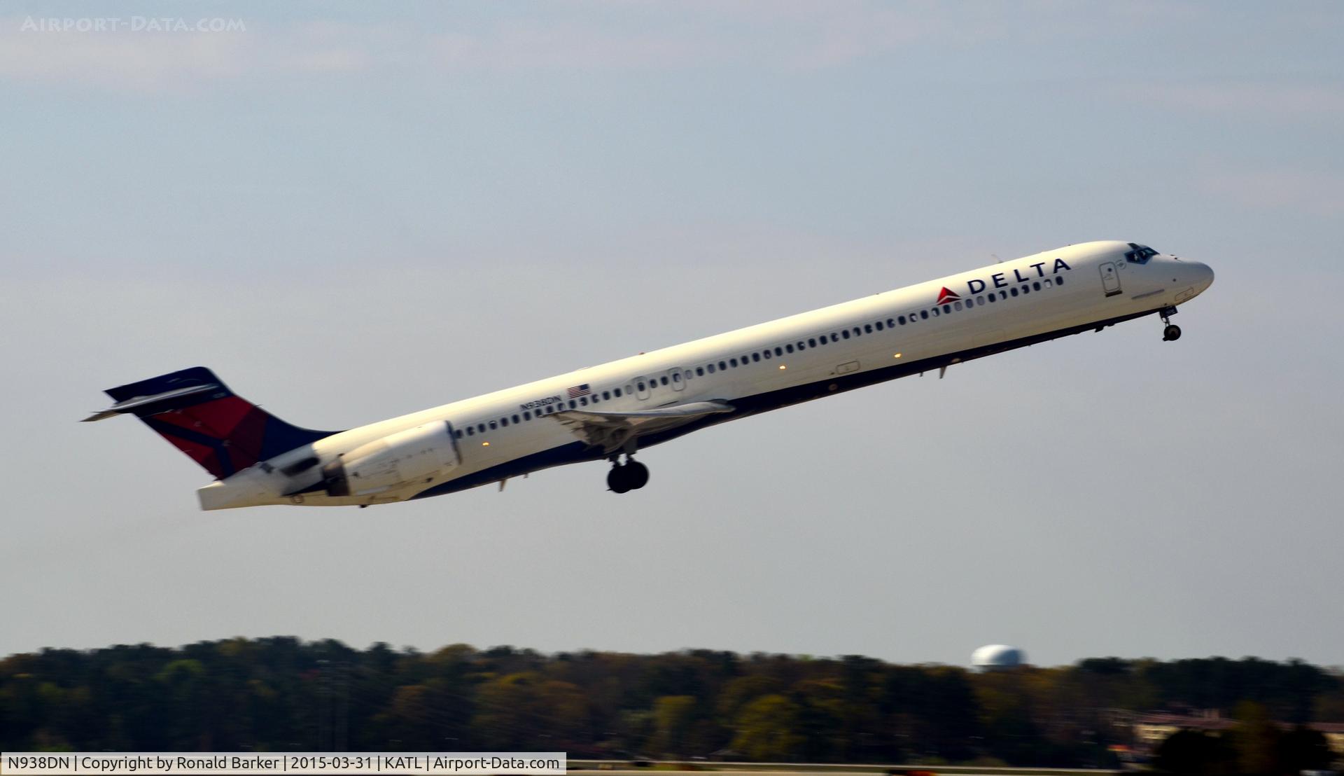 N938DN, 1995 McDonnell Douglas MD-90-30 C/N 53353, Takeoff Atlanta