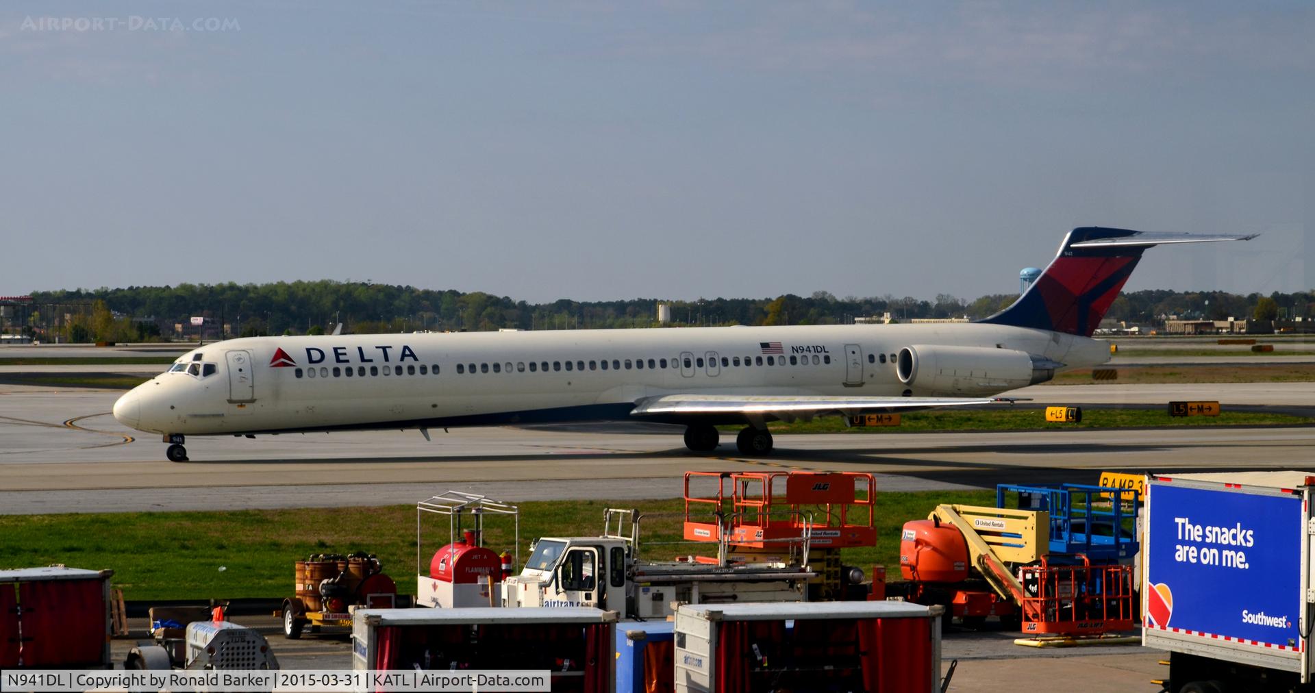 N941DL, 1989 McDonnell Douglas MD-88 C/N 49814, Taxi for takeoff Atlanta