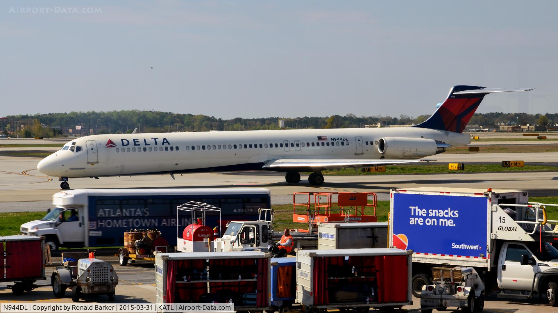 N944DL, 1989 McDonnell Douglas MD-88 C/N 49817, Taxi Atlanta