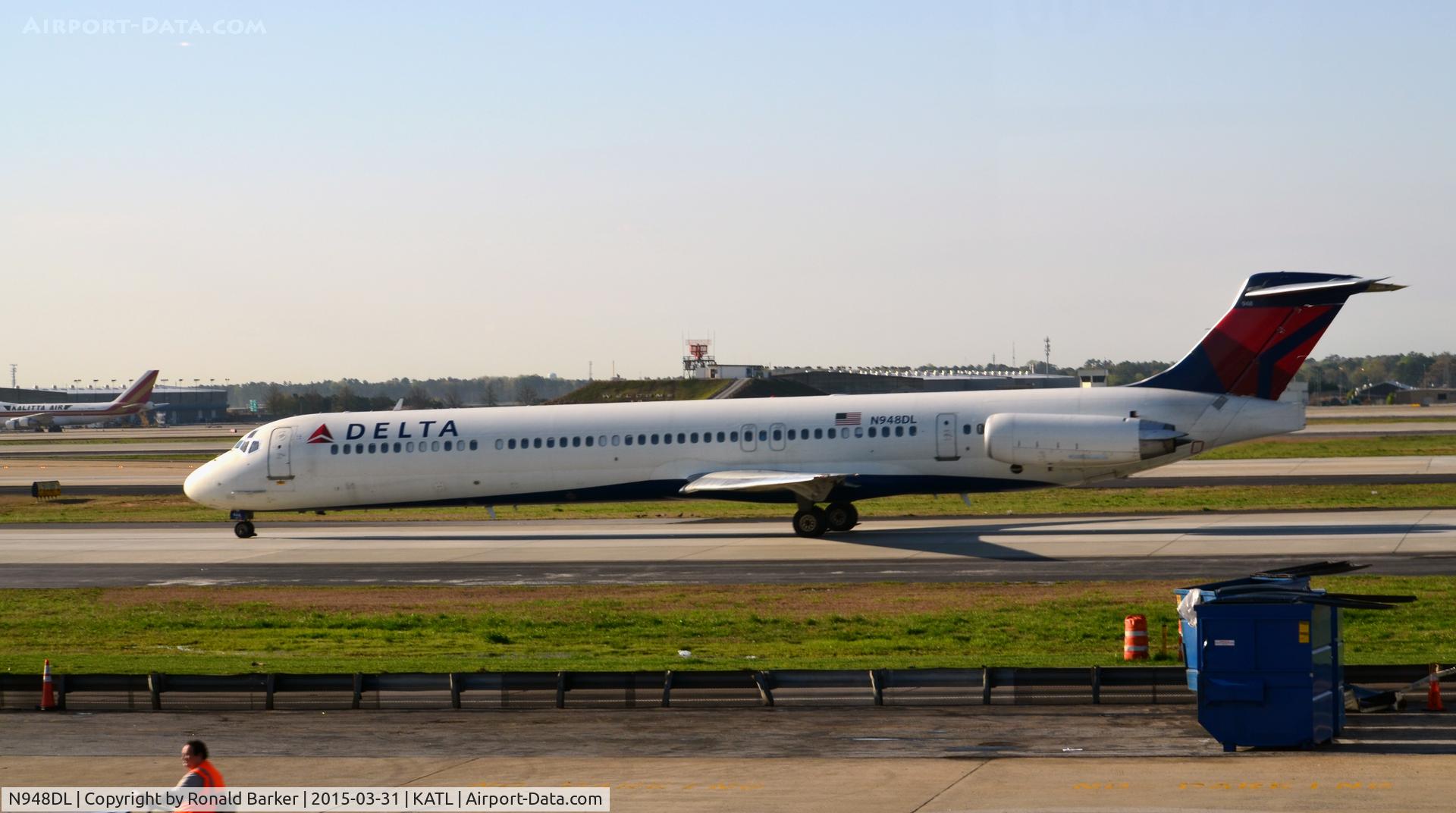 N948DL, 1989 McDonnell Douglas MD-88 C/N 49879, Taxi Atlanta