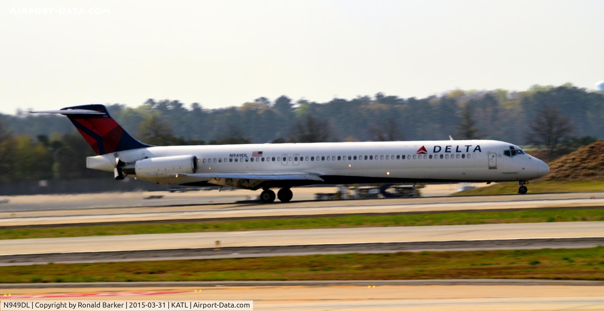 N949DL, 1990 McDonnell Douglas MD-88 C/N 49880, Landing Atlanta