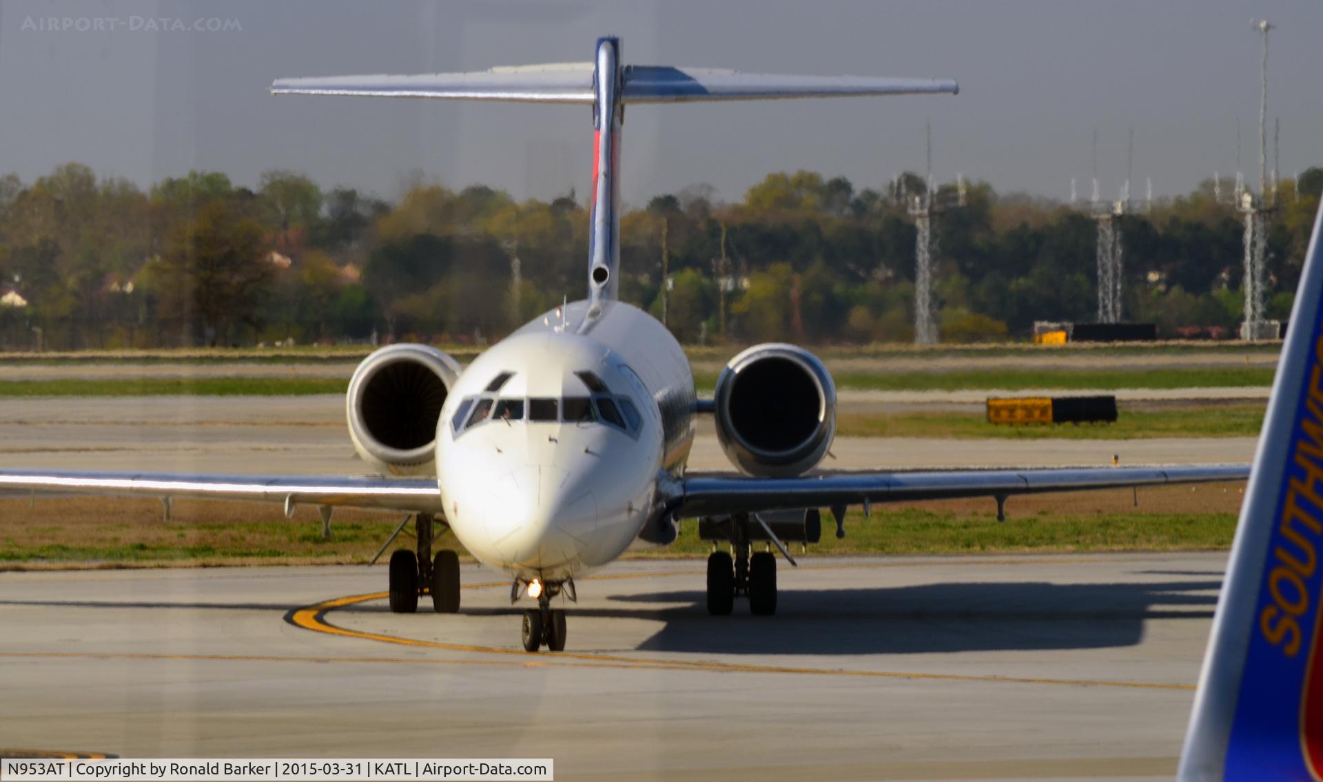 N953AT, 2000 Boeing 717-200 C/N 55015, Taxi Atlanta