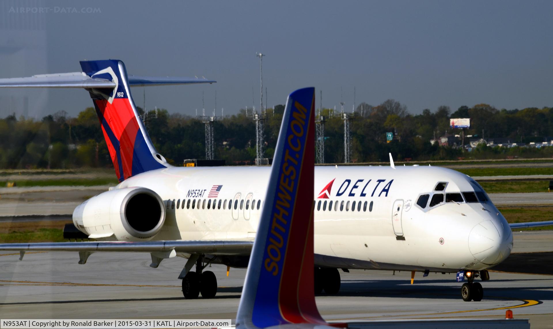 N953AT, 2000 Boeing 717-200 C/N 55015, Taxi Atlanta