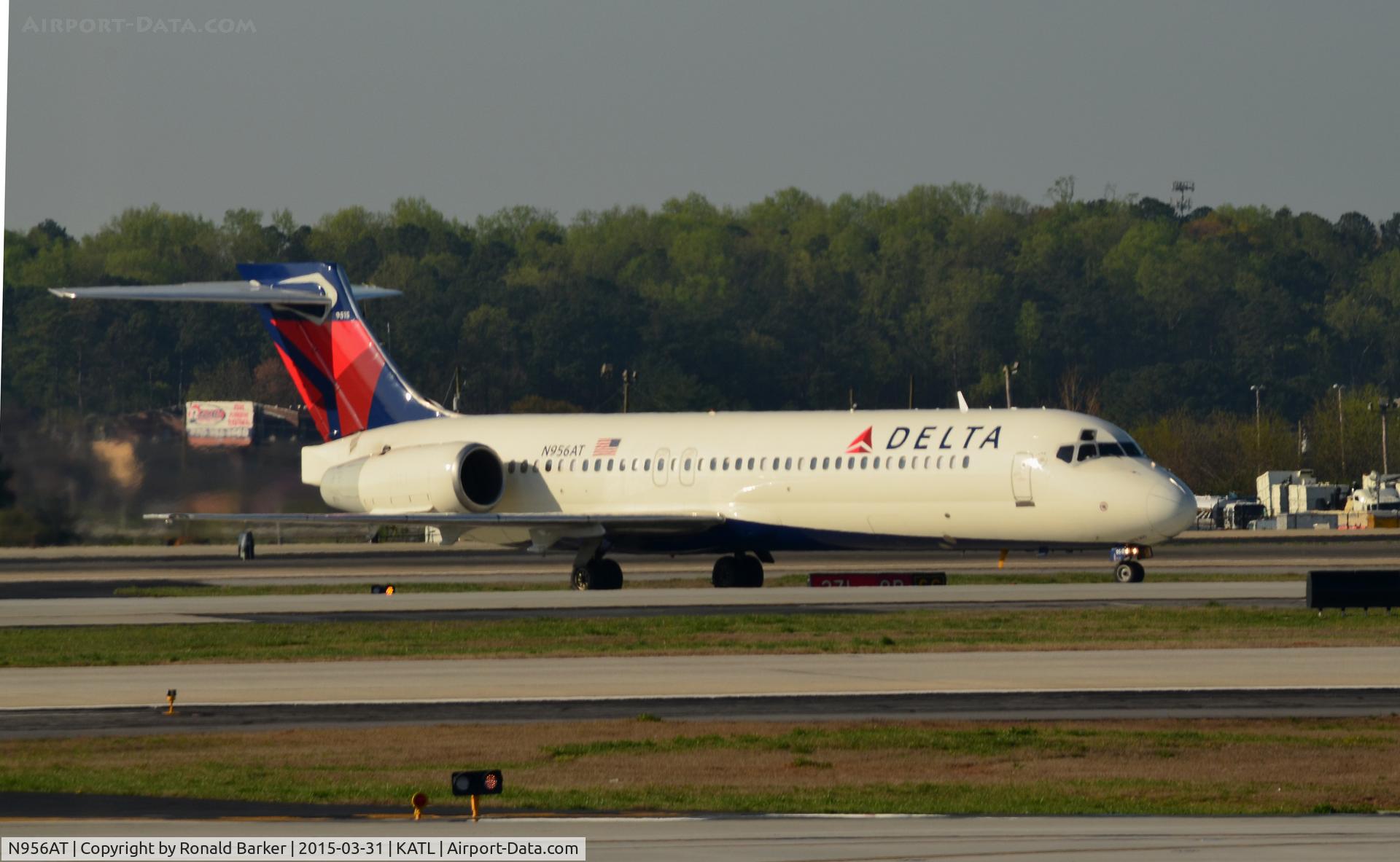 N956AT, 2000 Boeing 717-200 C/N 55018, Taxi Atlanta
