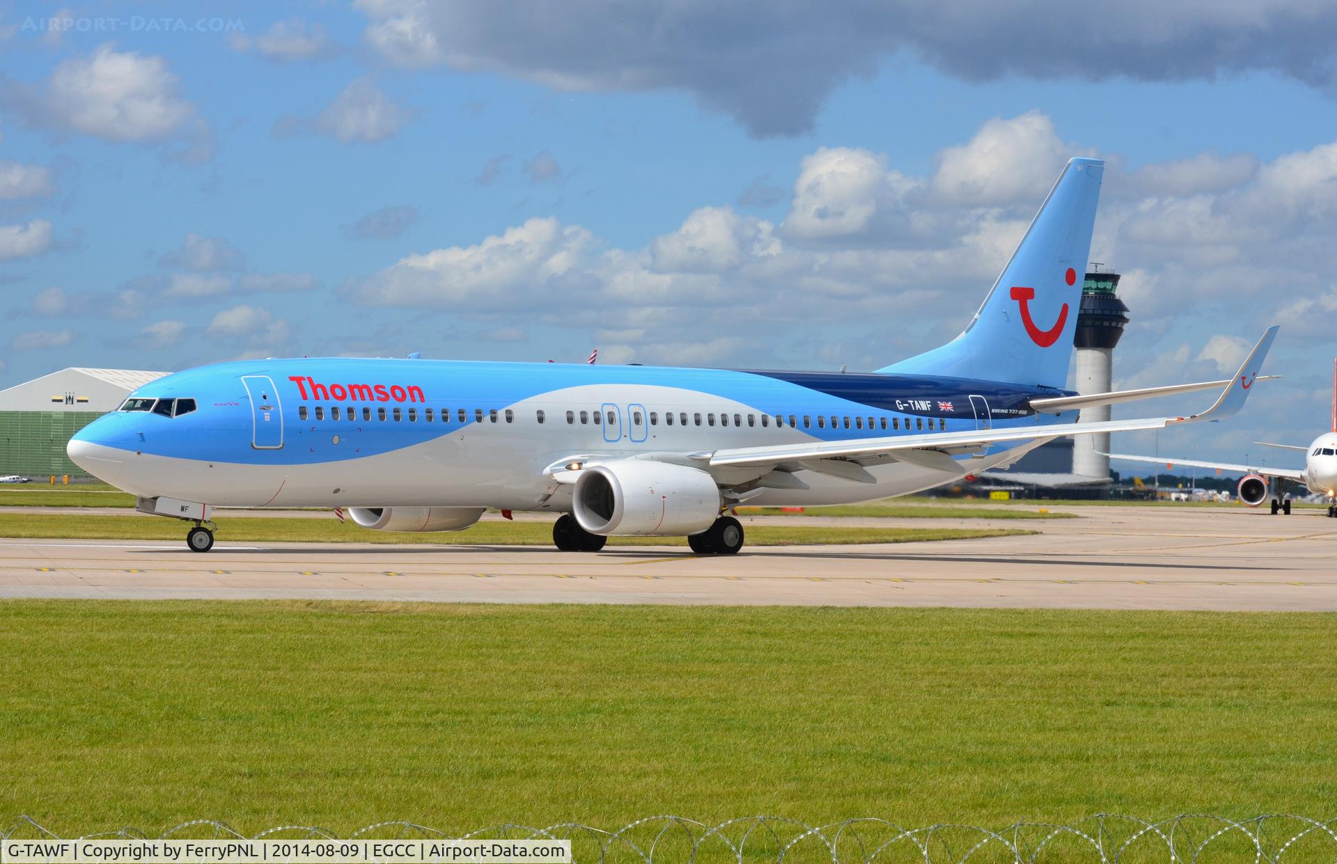 G-TAWF, 2012 Boeing 737-8K5 C/N 37244, Thomson B738 lining-up.
