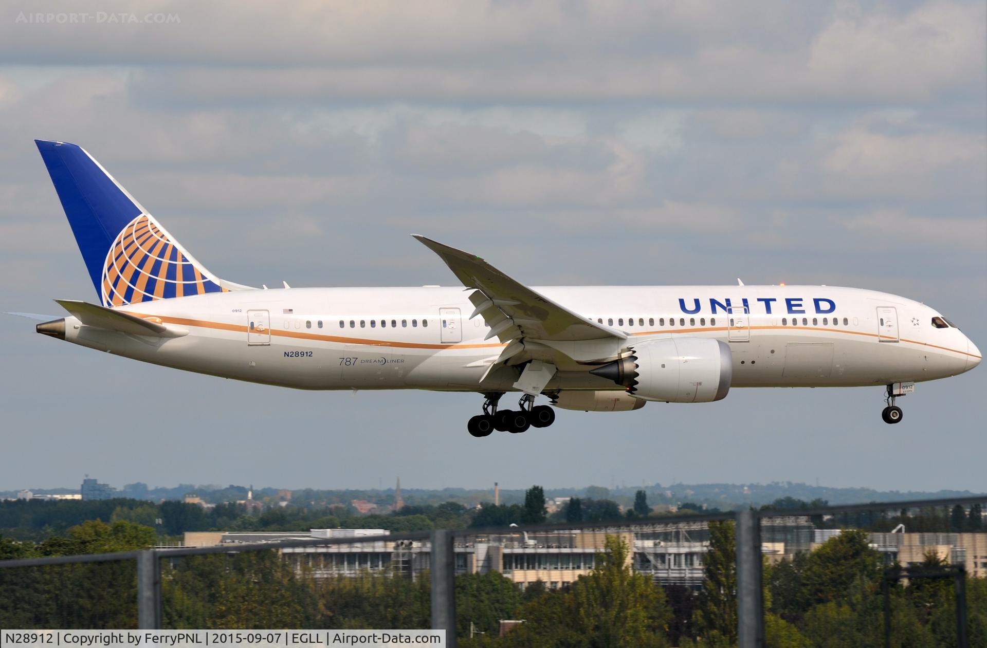 N28912, 2014 Boeing 787-8 Dreamliner C/N 34828, United B788 landing in LHR