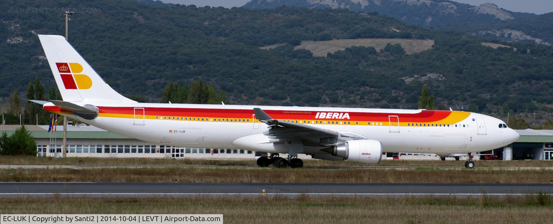 EC-LUK, 2012 Airbus A330-302 C/N 1385, Taxiing to rwy 22.