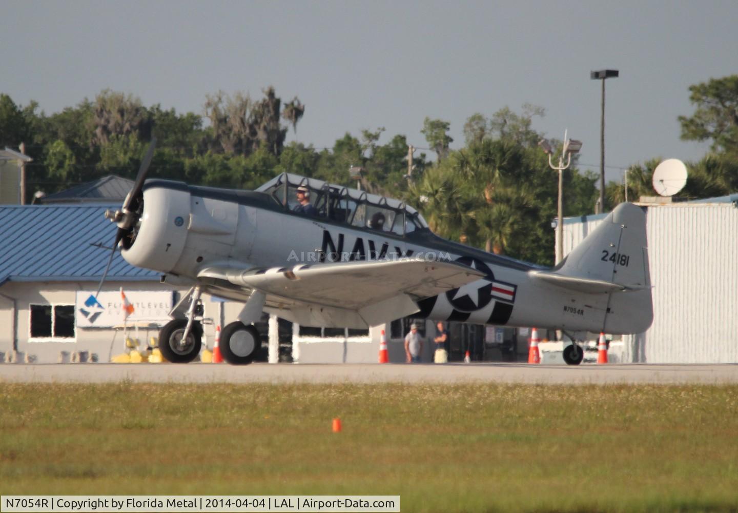 N7054R, 1943 North American AT-6C Texan C/N 88-112429, AT-6C painted as an SNJ