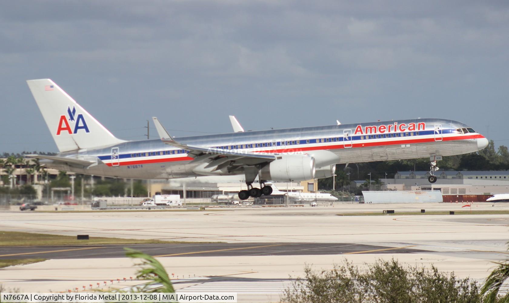 N7667A, 1992 Boeing 757-223 C/N 25301, American