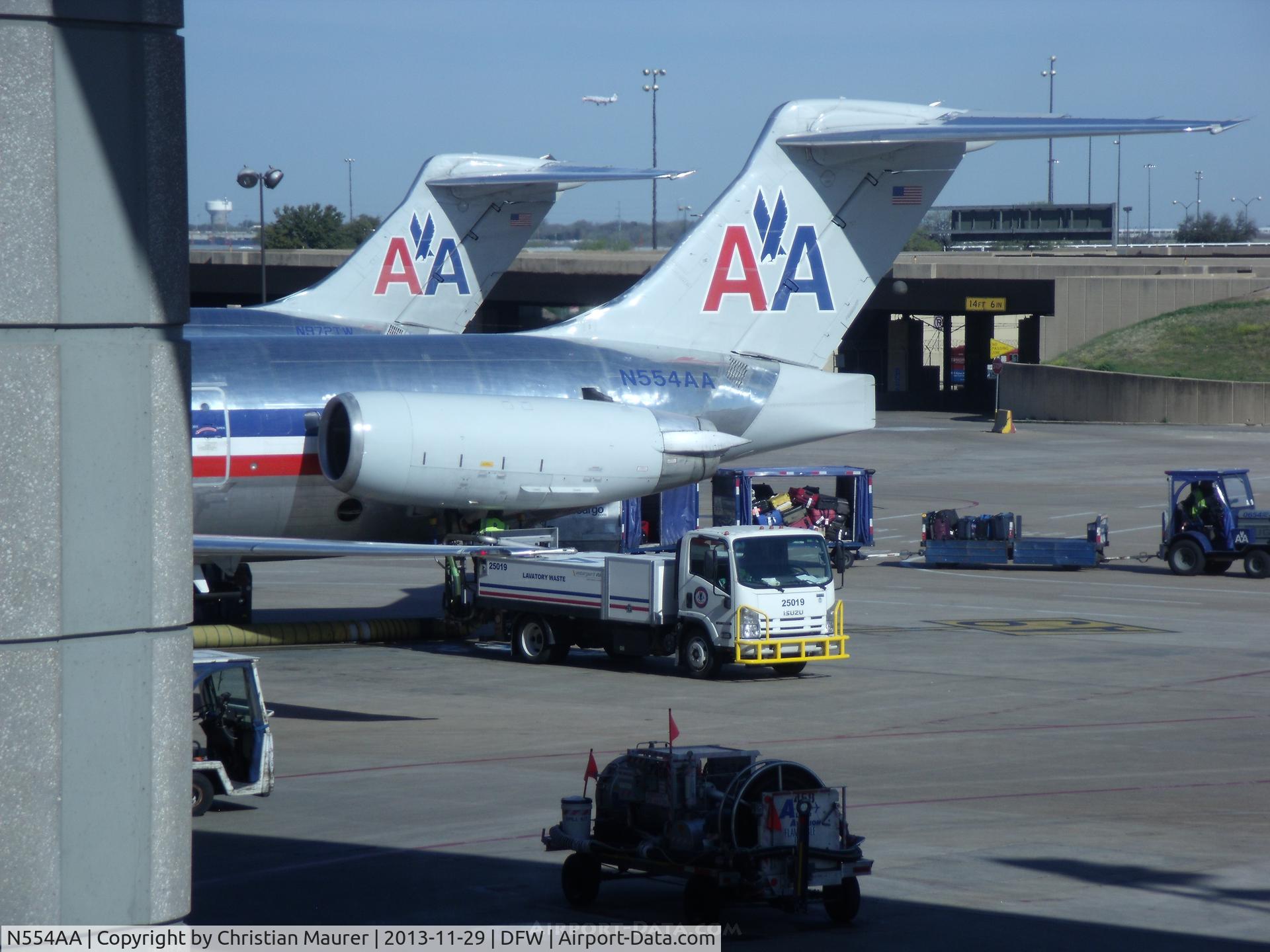 N554AA, 1991 McDonnell Douglas MD-82 (DC-9-82) C/N 53084, DC-9-82 Tail