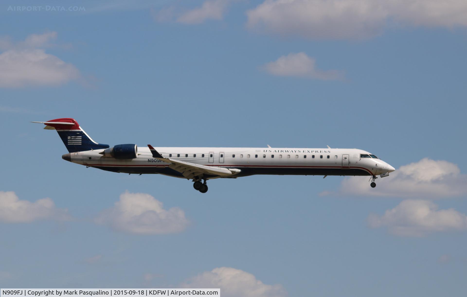 N909FJ, 2003 Bombardier CRJ-900ER (CL-600-2D24) C/N 15009, CL600-2D24