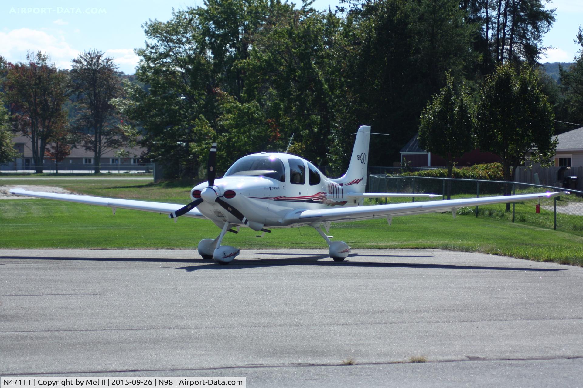 N471TT, Cirrus SR20 C/N 2061, Parked