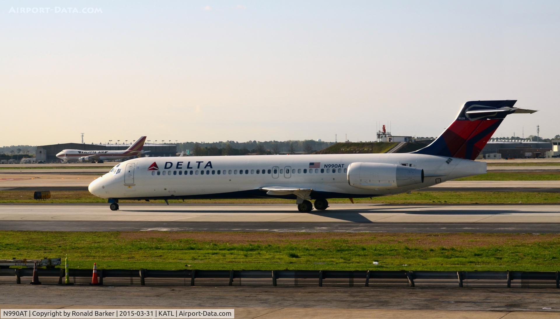 N990AT, 2001 Boeing 717-200 C/N 55134, Taxi Atlanta