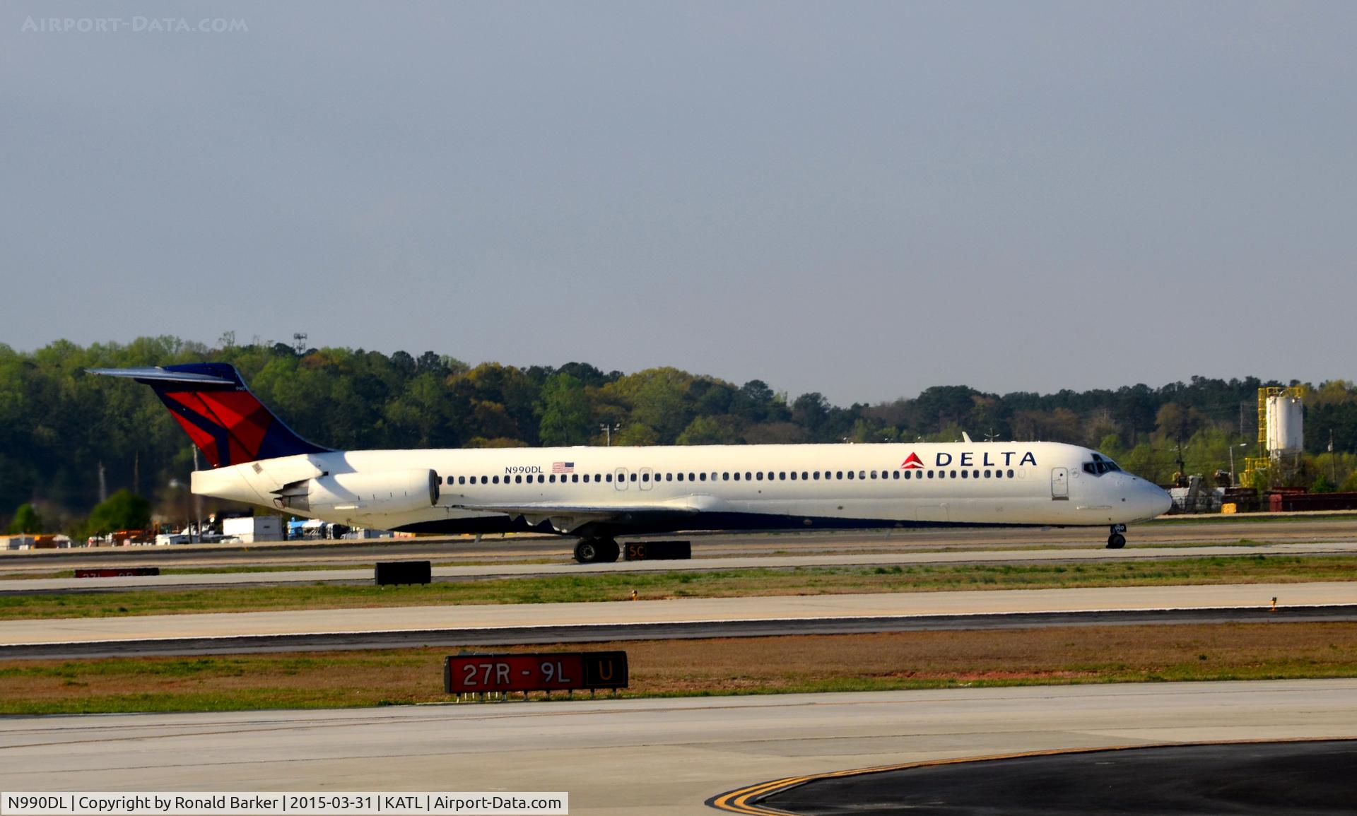 N990DL, 1991 McDonnell Douglas MD-88 C/N 53342, Taxi Atlanta