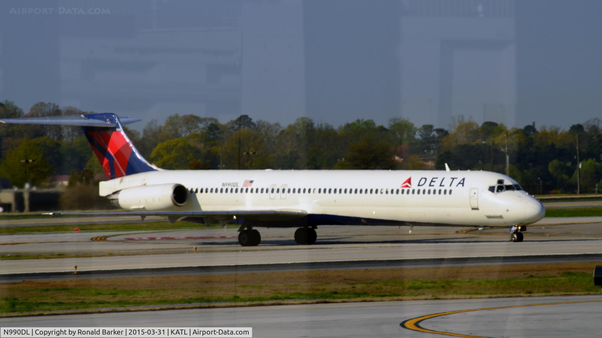N990DL, 1991 McDonnell Douglas MD-88 C/N 53342, Taxi Atlanta
