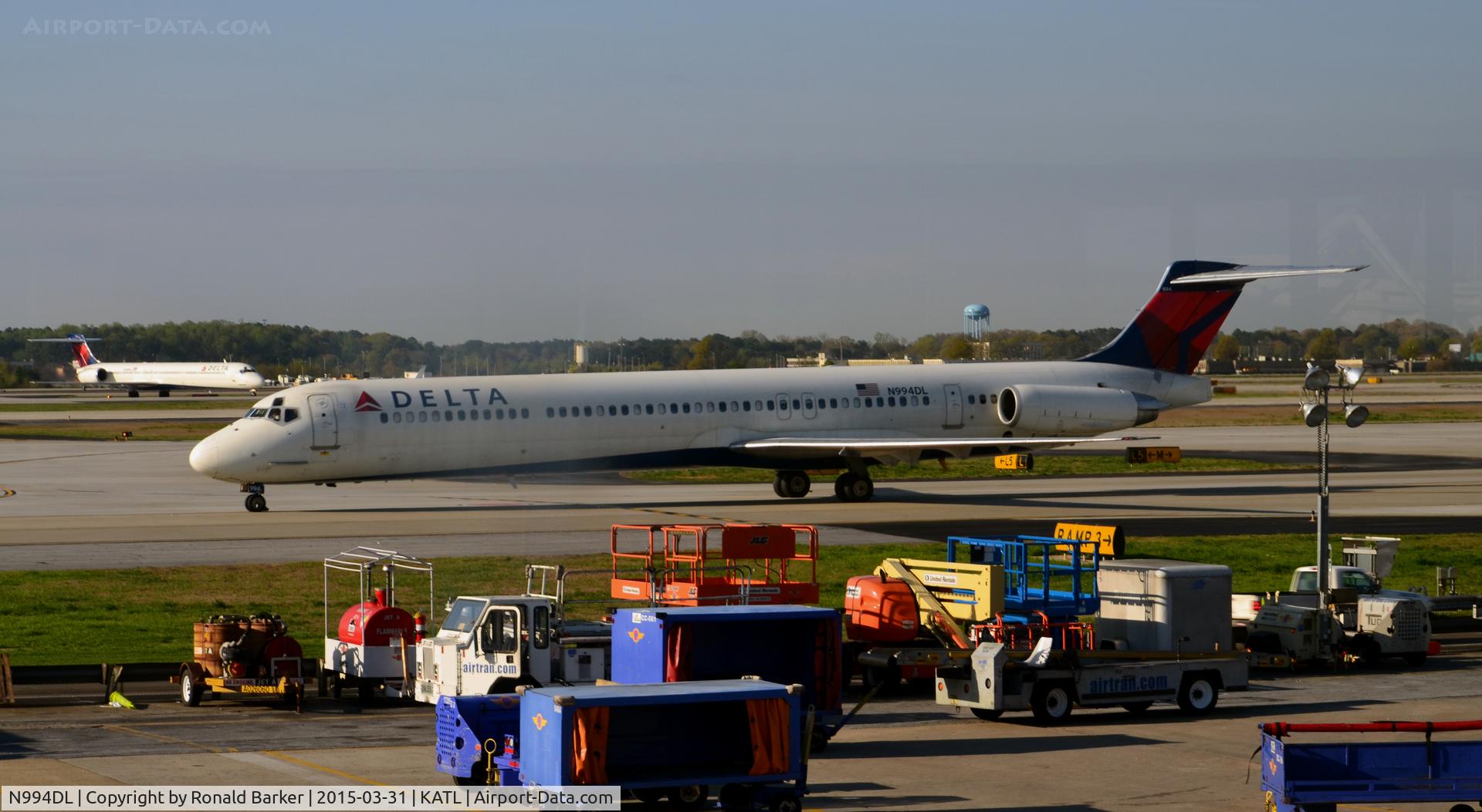 N994DL, 1991 McDonnell Douglas MD-88 C/N 53346, Taxi Atlanta