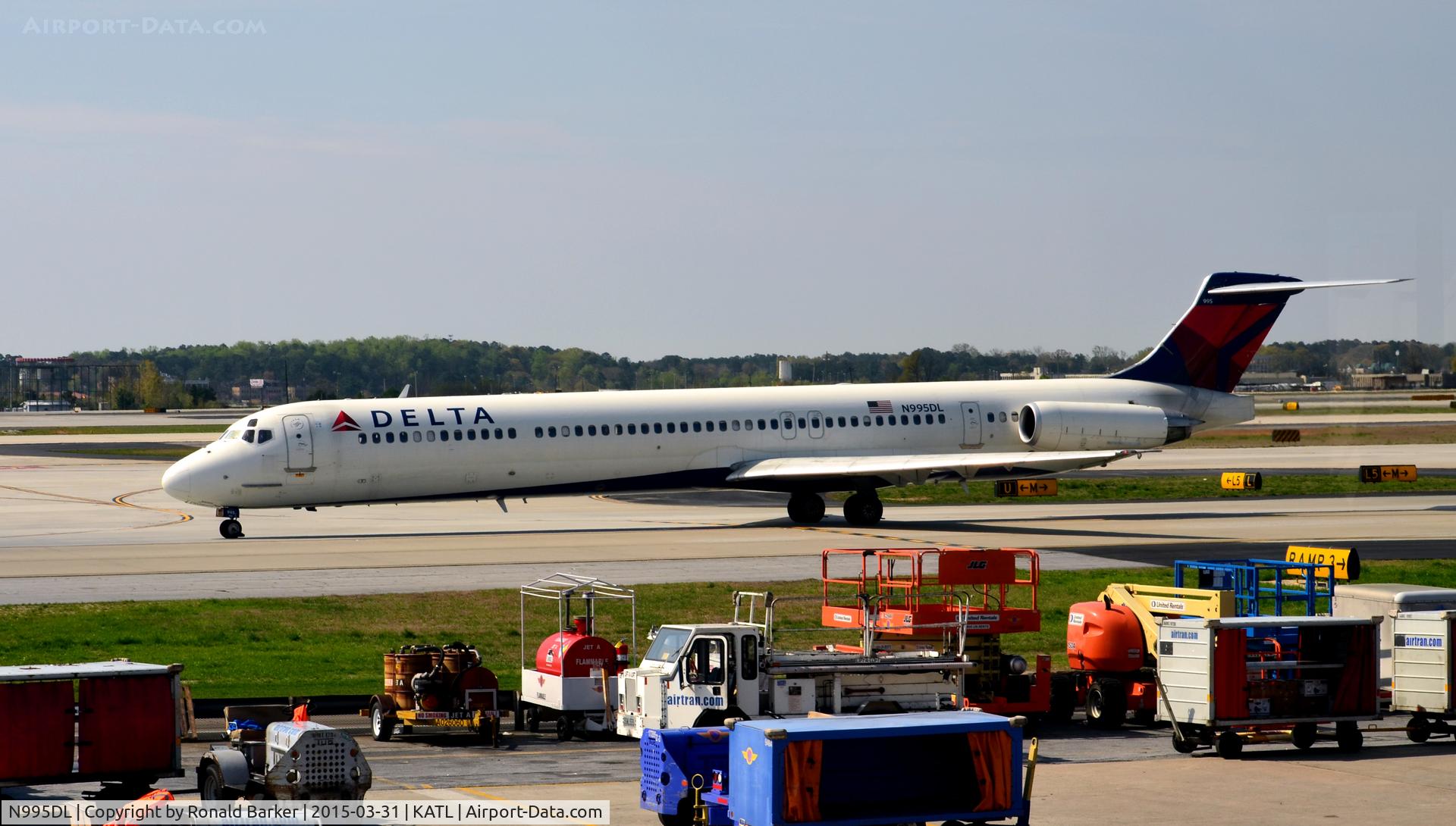 N995DL, 1991 McDonnell Douglas MD-88 C/N 53362, Taxi Atlanta