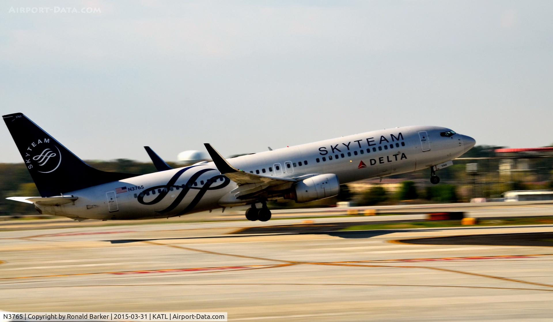 N3765, 2001 Boeing 737-832 C/N 30819, Takeoff Atlanta