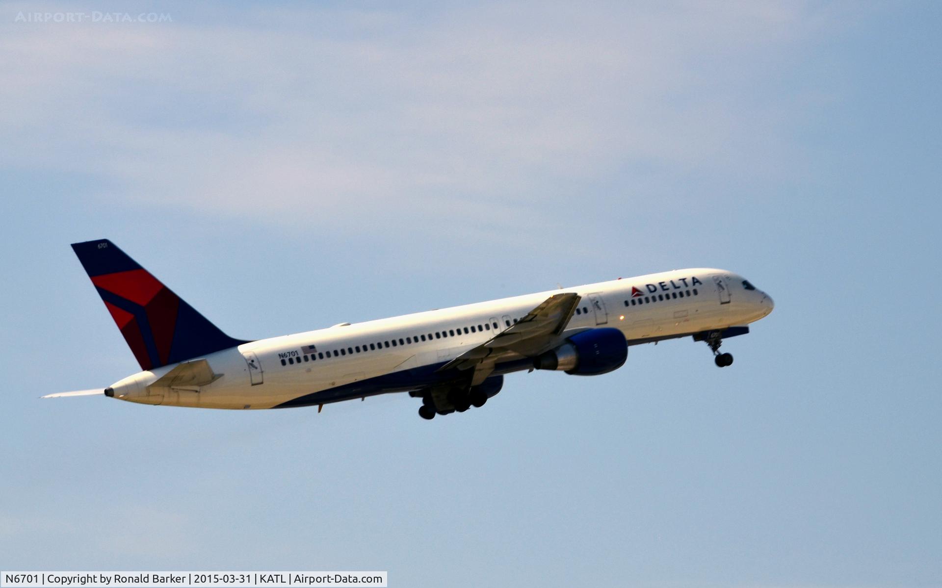 N6701, 1999 Boeing 757-232 C/N 30187, Takeoff Atlanta